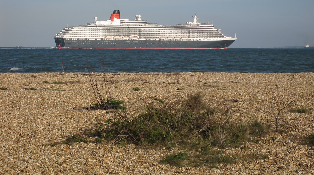 Photo "Calshot Beach" by ianpudsey (CC BY) / Cropped from original