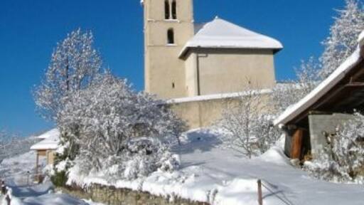 « Puy-Saint-EusĂšbe», photo de panoramio@bertier.or⊠(CC BY) / rognĂ©e de lâoriginale
