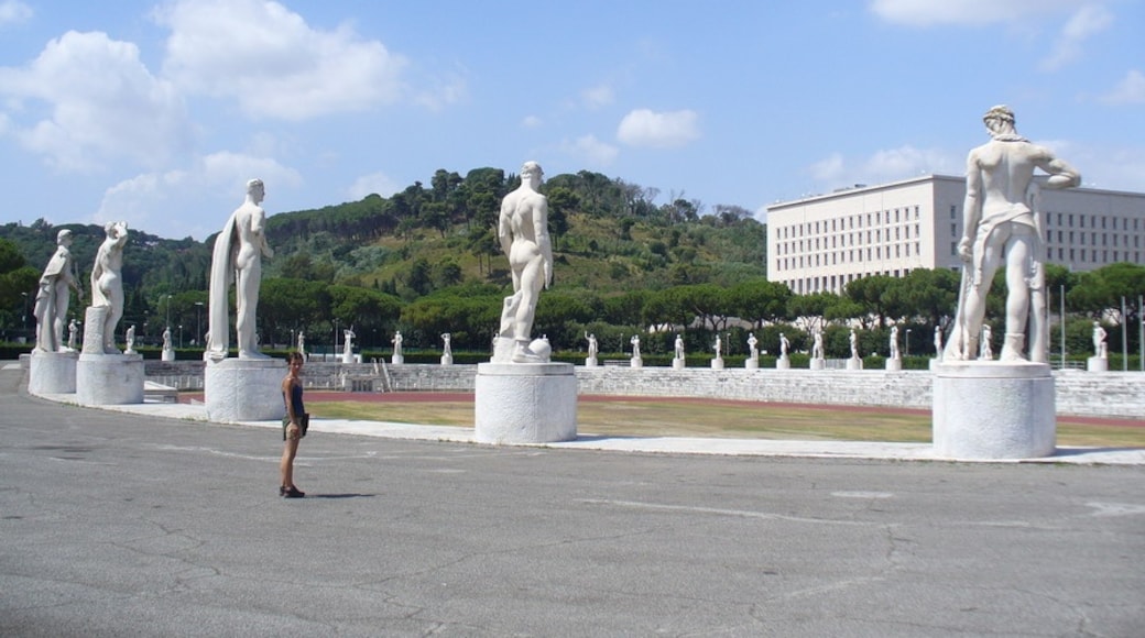 Photo "Foro Italico" by jeffwarder (CC BY-SA) / Cropped from original