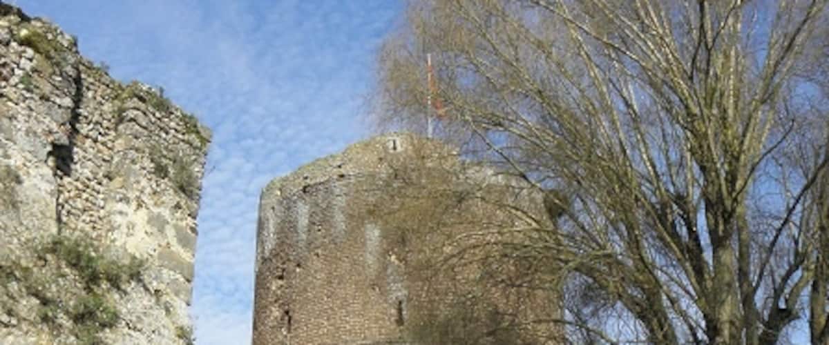 Tour grise à Verneuil-sur-Avre (27).
