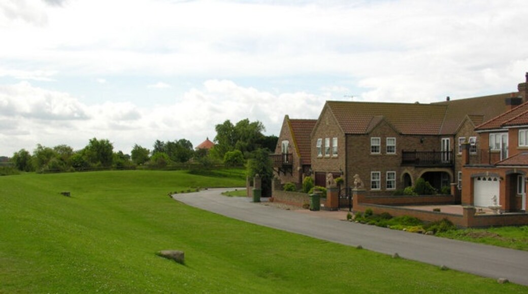 Photo "Hook" by George Robinson (CC BY-SA) / Cropped from original