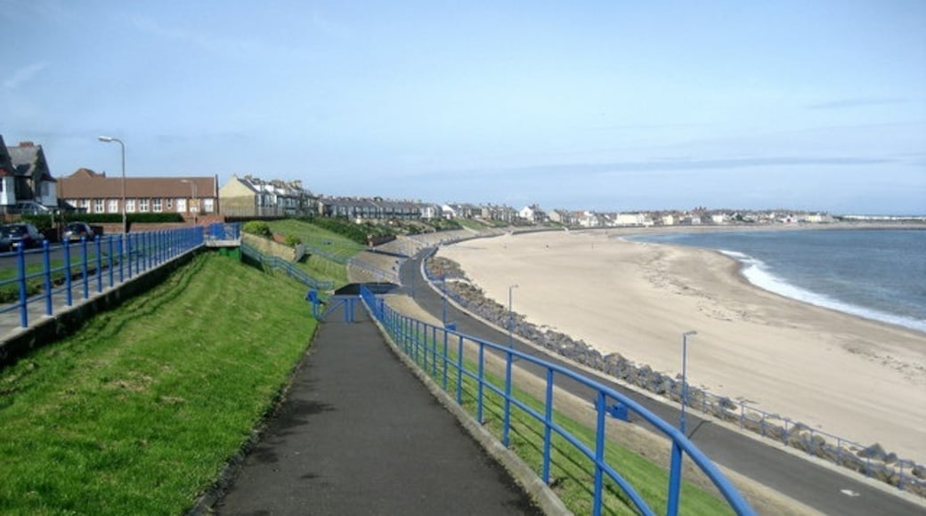 Photo "Newbiggin-by-the-Sea" by Chris Heaton (CC BY-SA) / Cropped from original