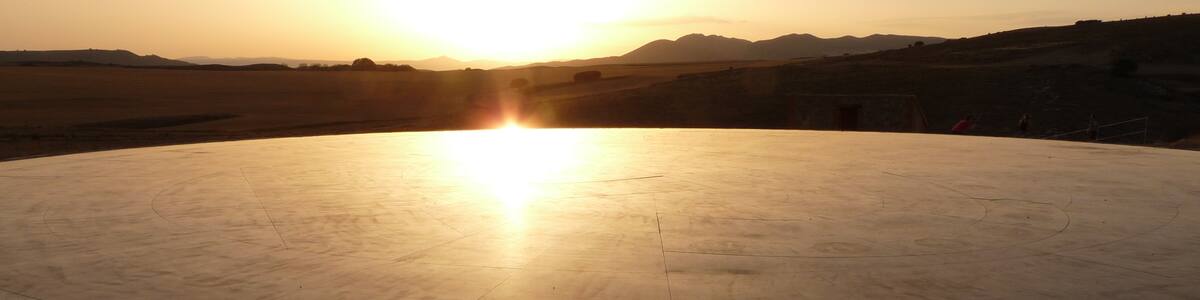 Photo "Reloj de sol" by Javier Casado Tirado (Creative Commons Attribution-Share Alike 3.0) / Cropped from original