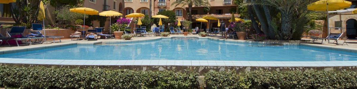 Photo "Hotel La Bitta, Arbatax, Ogliastra, Sardinia, Italy" by trolvag (Creative Commons Attribution-Share Alike 3.0) / Cropped from original