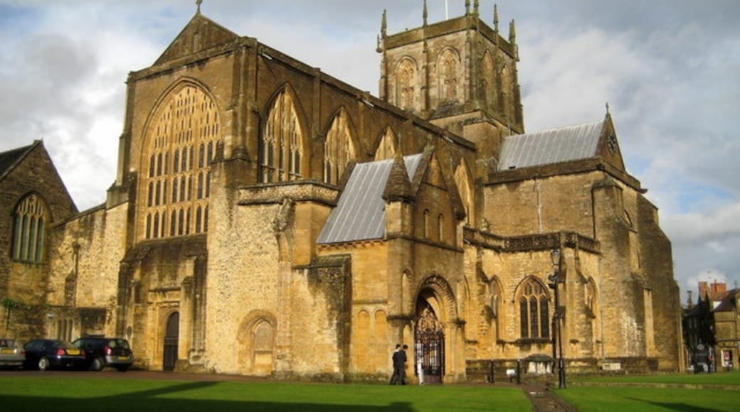 Photo "Sherborne Abbey" by Sarah Smith (CC BY-SA) / Cropped from original