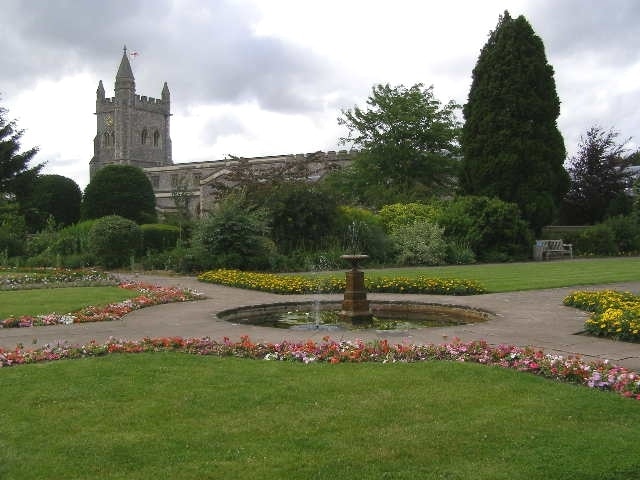 Amersham: the Memorial Gardens, with St Mary the Virgin parish church in the background