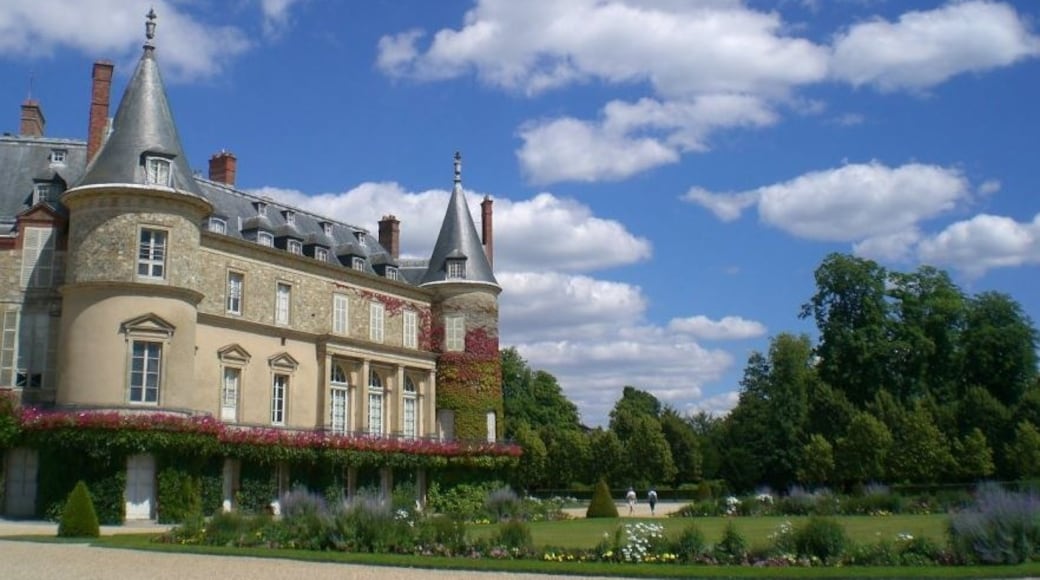 Photo "Chateau de Rambouillet" by Keuny77 (page does not exist) (CC BY-SA) / Cropped from original