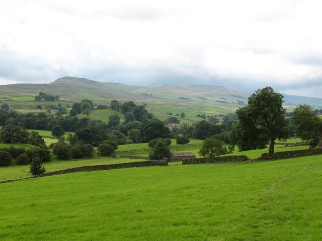 Photo "Bainbridge" by Gordon Hatton (CC BY-SA) / Cropped from original