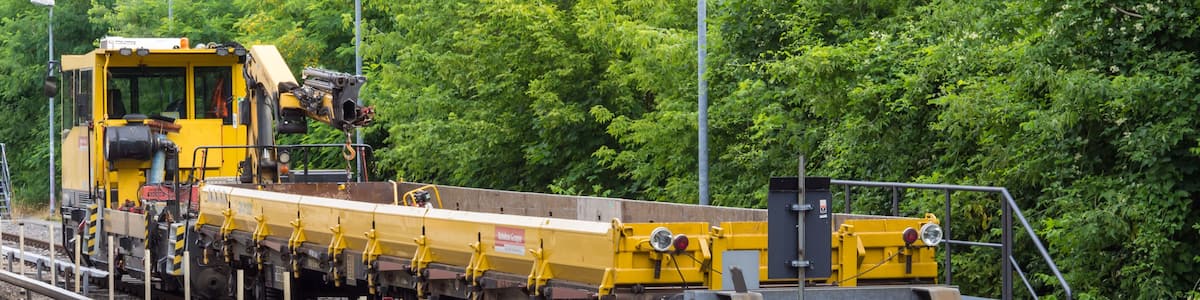 Photo "GKW 302 der Bahnbau Gruppe im S-Bahnhof Lichtenrade in Berlin." by undefined (Creative Commons Zero, Public Domain Dedication) / Cropped from original