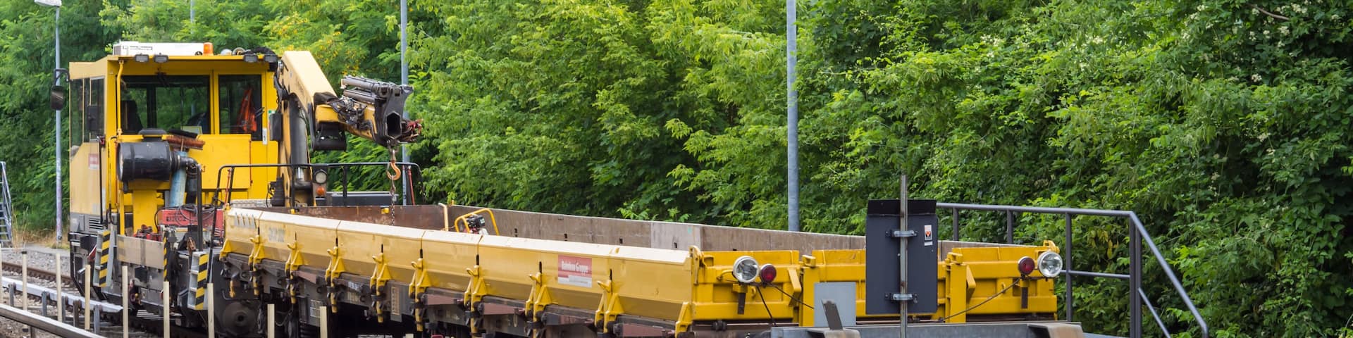 GKW 302 der Bahnbau Gruppe im S-Bahnhof Lichtenrade in Berlin.
