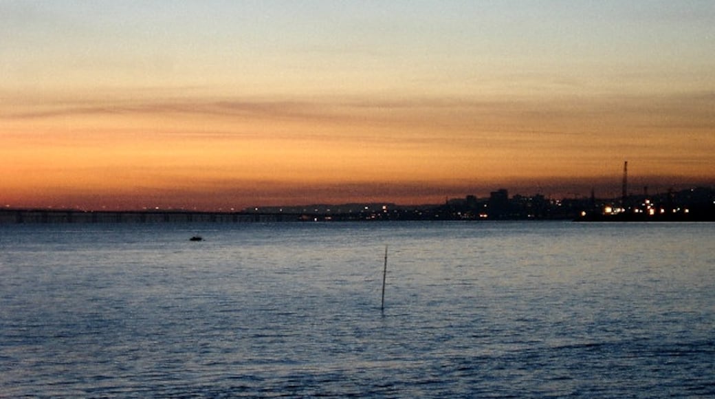 "Broughty Ferry Seafront"-foto av Val Vannet (CC BY-SA) / Urklipp från original