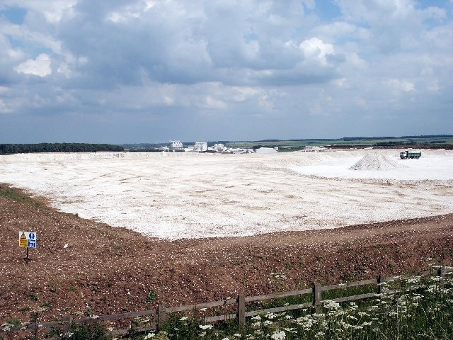 Ảnh "Làng Melton Ross" của David Wright (CC BY-SA) / Cắt từ ảnh gốc