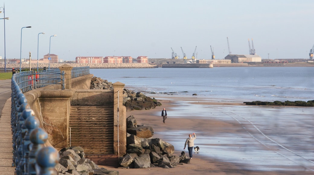 Photo "Seaton Carew" by Chris Denny (CC BY-SA) / Cropped from original