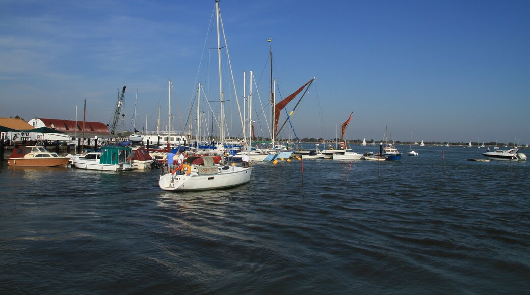 Kuva ”Heybridge Basin” käyttäjältä Ronnie Macdonald (CC BY) / rajattu alkuperäisestä kuvasta