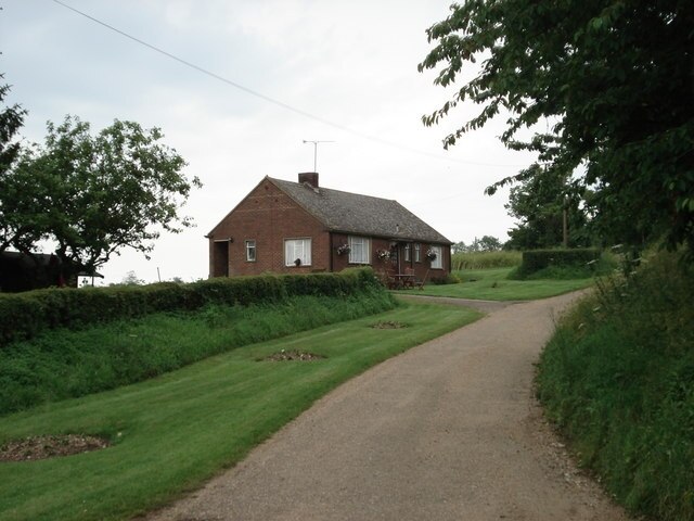 Kuva ”Great Munden” käyttäjältä Simon Mortimer (CC BY-SA) / rajattu alkuperäisestä kuvasta