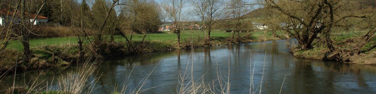 Photo "Confluence of rivers, the Fulda (right) is joined by the Schlitz River (left)." by UuMUfQ (Creative Commons Attribution-Share Alike 3.0) / Cropped from original