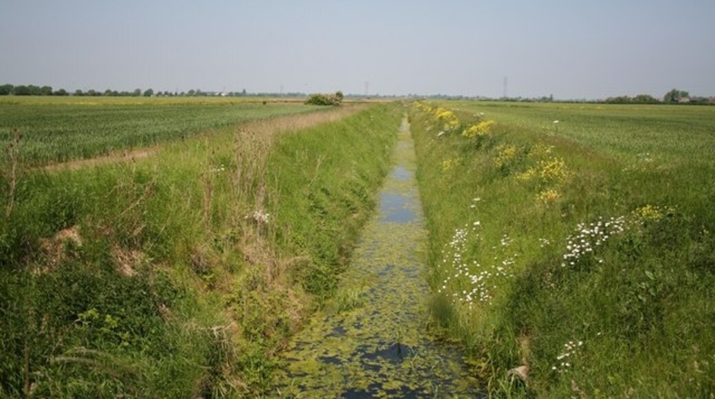 Photo "Helpringham" by Richard Croft (CC BY-SA) / Cropped from original