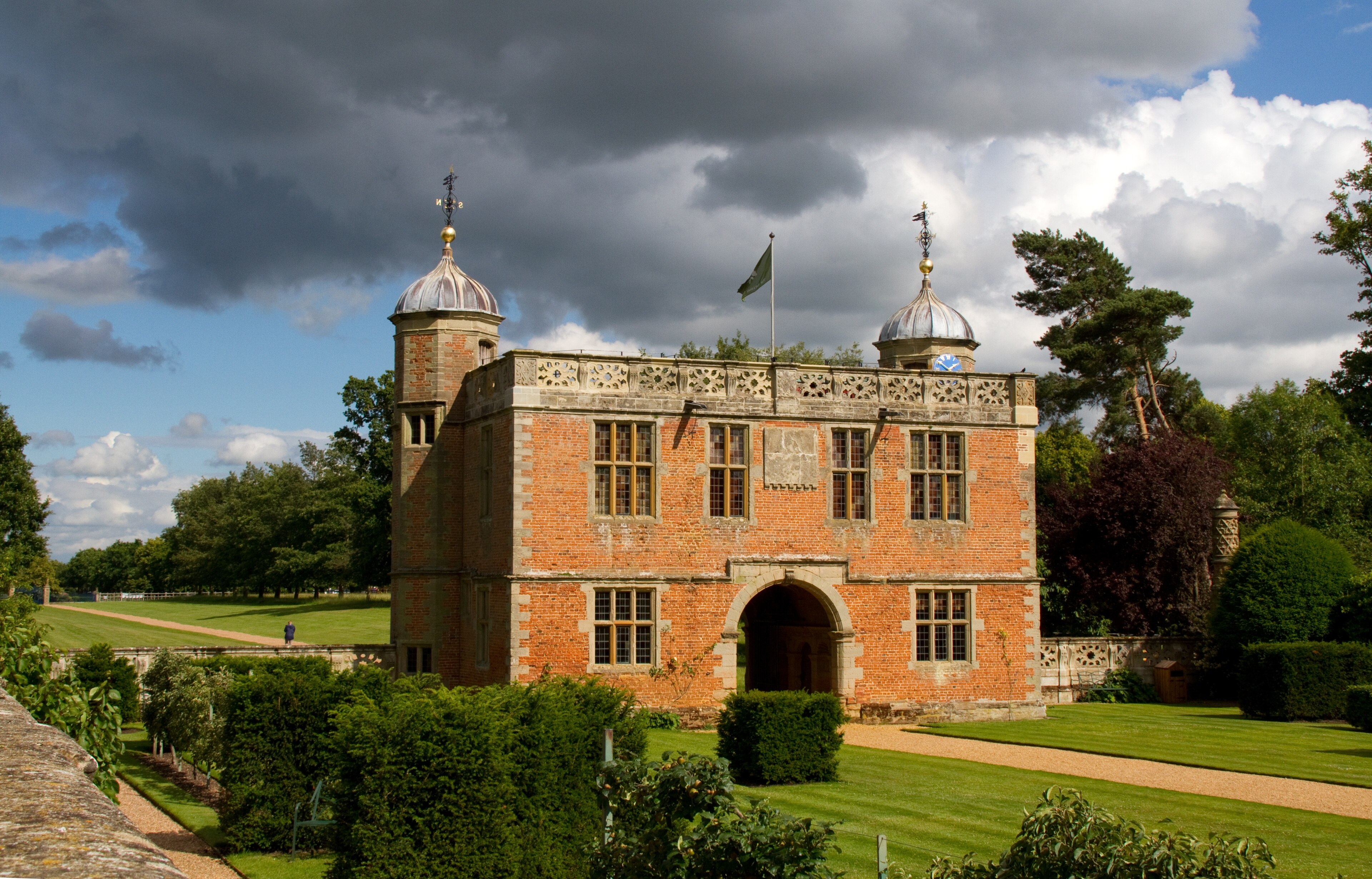 is charlecote park dog friendly