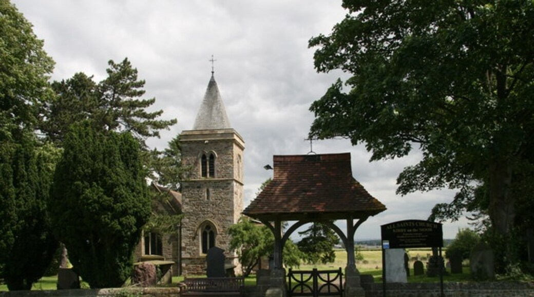 Foto “Kirby Hill” tomada por David Rogers (CC BY-SA); recorte de la original