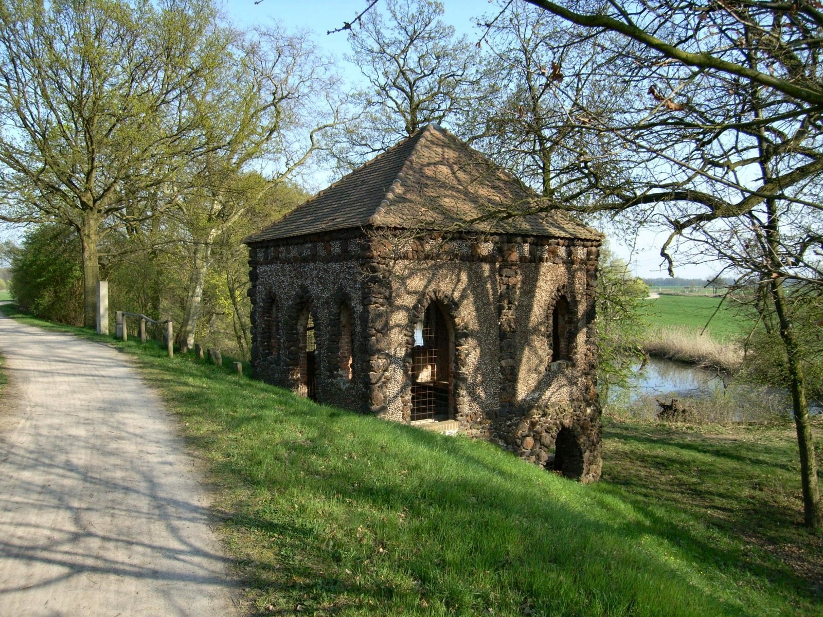 Foto "Vockerode" oleh M_H.DE (CC BY-SA) / Dipotong dari foto asli