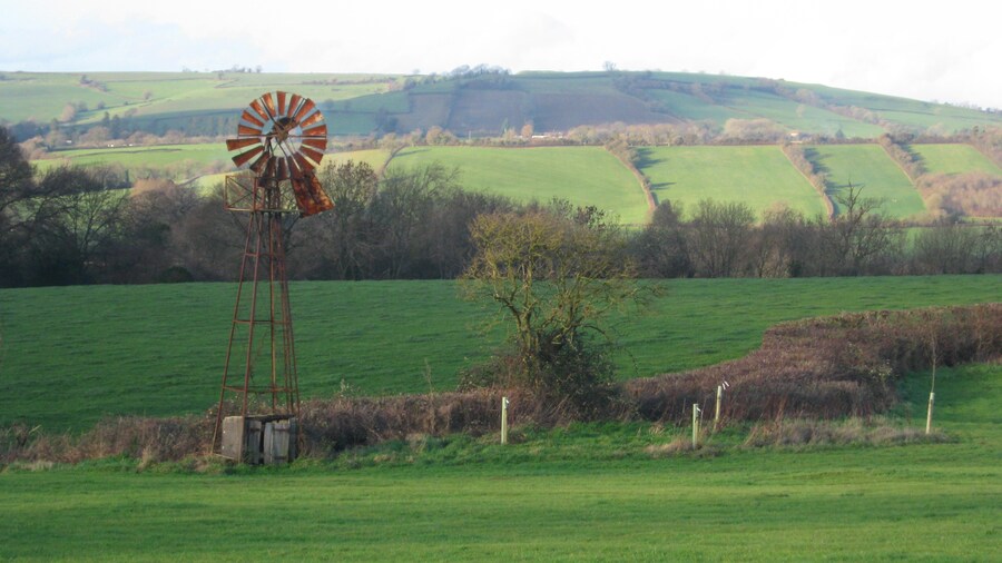 Photo "Wind Pump, Stanton Wick." by Robert Powell (Creative Commons Attribution-Share Alike 3.0) / Cropped from original