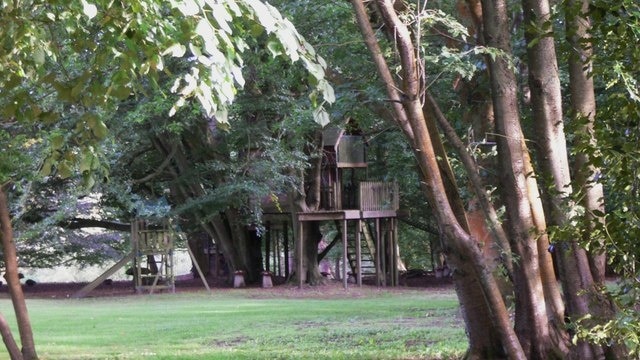 Photo "Linchmere" by Shazz (CC BY-SA) / Cropped from original