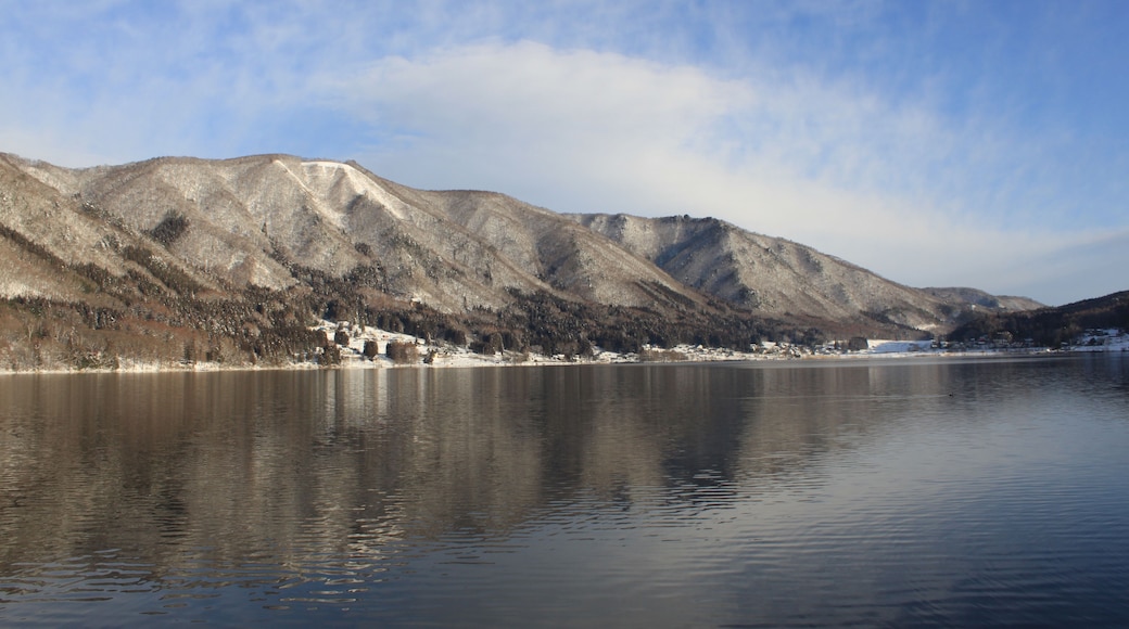 « Lac Kizaki», photo de くろふね (CC BY) / rognée de l’originale