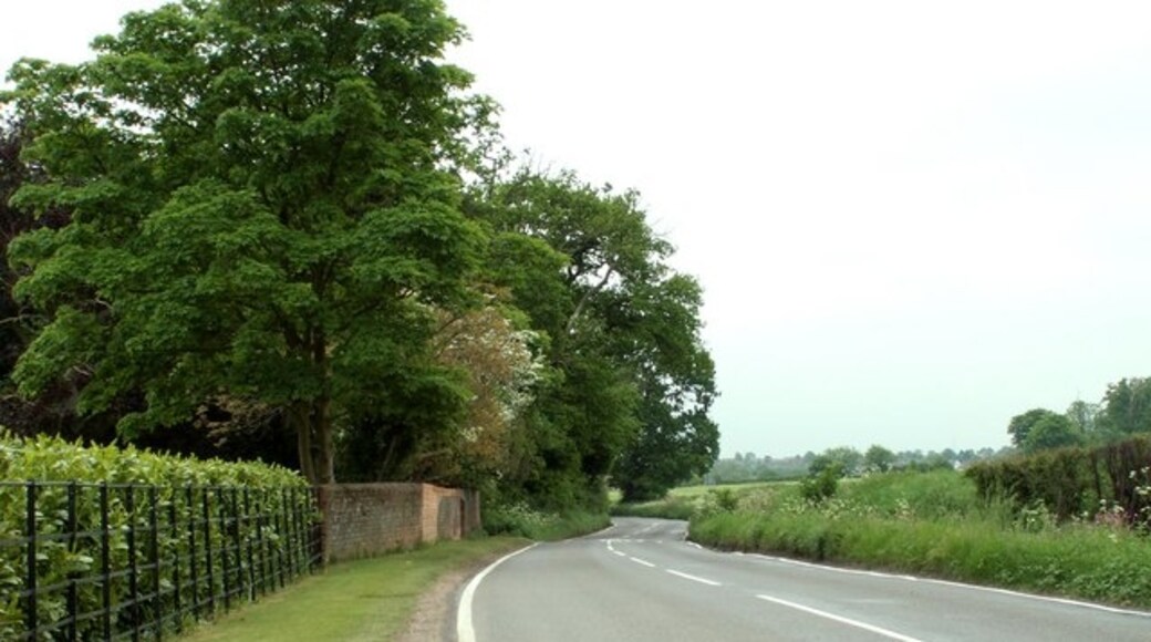 Kuva ”Moreton” käyttäjältä Robert Edwards (CC BY-SA) / rajattu alkuperäisestä kuvasta