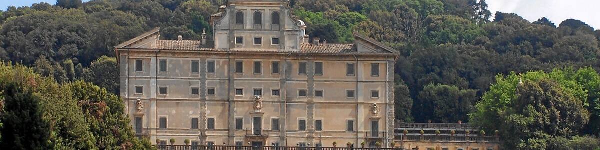Photo "Villa Aldobrandini in Frascati" by Berthold Werner (Creative Commons Attribution-Share Alike 3.0) / Cropped from original