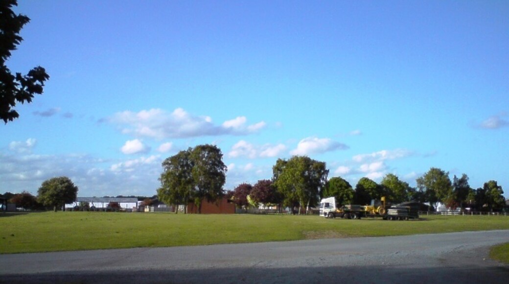 Photo "Purdis Farm" by Tim Marchant (CC BY-SA) / Cropped from original