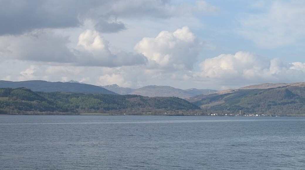 Photo "Strachur" by Richard Webb (CC BY-SA) / Cropped from original