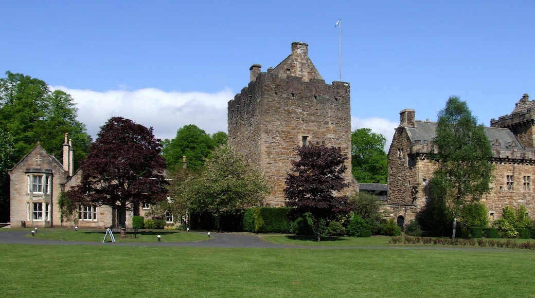 Photo "Dean Castle" by Scotia (CC BY) / Cropped from original