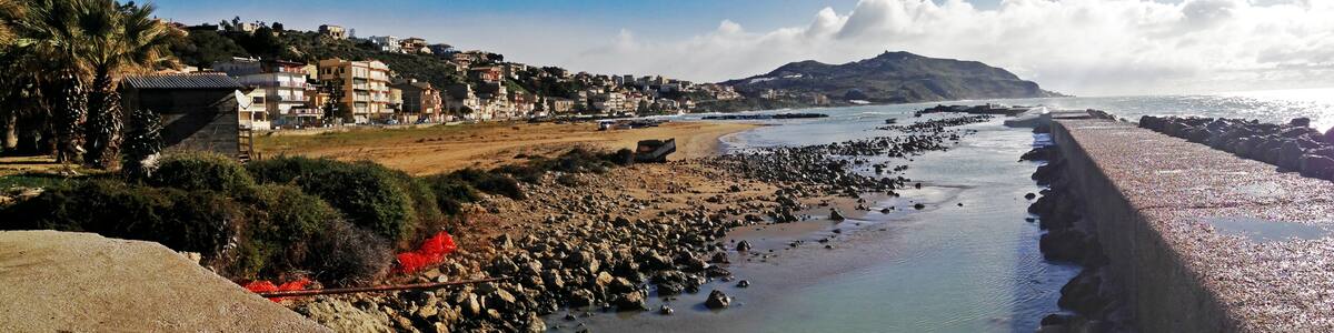 Photo "Marina di Palma" by Codas (Creative Commons Attribution-Share Alike 4.0) / Cropped from original