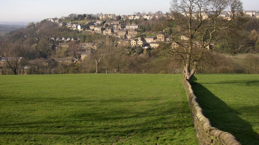 Photo "View from Riley Lane, Kirkburton The field slopes down towards the valley of Dean Bottom Dike. Highburton is on the hillside in the background (in SE1913)." by Humphrey Bolton (Creative Commons Attribution-Share Alike 2.0) / Cropped from original