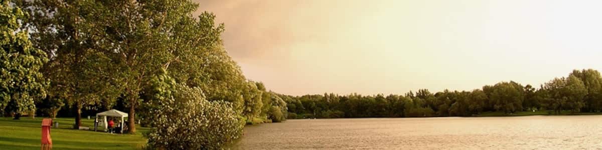 Photo "Feldmochinger See" by BkM-SE (Creative Commons Attribution 3.0) / Cropped from original