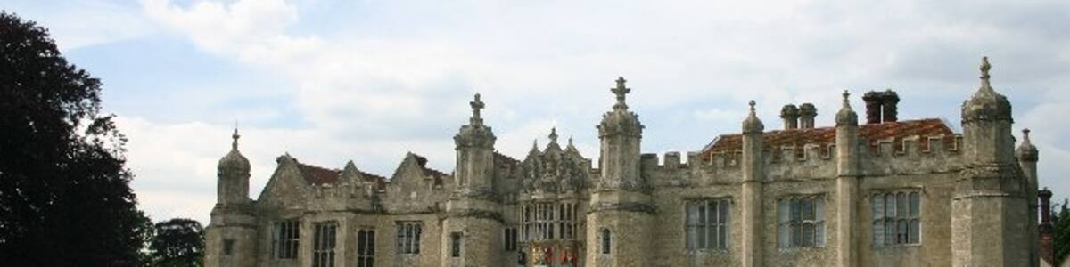 Photo "Hengrave Hall" by Bob Jones (Creative Commons Attribution-Share Alike 2.0) / Cropped from original