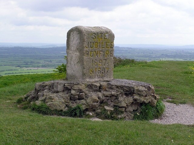 Jubilee bonfire memorial on Brent Knoll As well as being an ancient hill fort, Brent Knoll is one of the highest points in this flat countryside (c. 136 m), a very suitable place for a bonfire to celebrate the Golden and Diamond Jubilees of Queen Victoria.