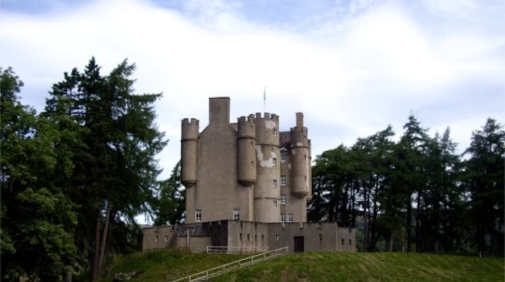 Foto "Castello di Braemar" di Tom Pennington (CC BY-SA) / Ritaglio dell’originale