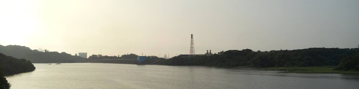 Photo "Taiwan (R.O.C) Kaohsiung City Fongshan Reservoir" by Eric850130 (Creative Commons Attribution-Share Alike 4.0) / Cropped from original