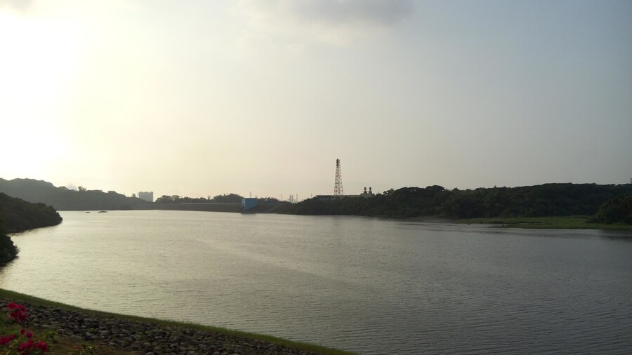 Photo "Taiwan (R.O.C) Kaohsiung City Fongshan Reservoir" by Eric850130 (Creative Commons Attribution-Share Alike 4.0) / Cropped from original