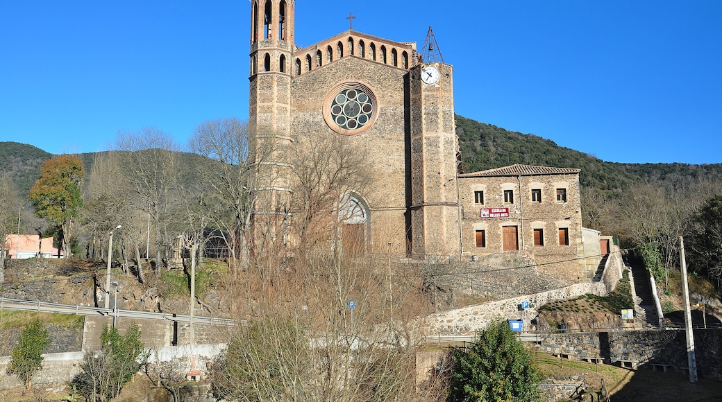 Foto ‘Sant Joan les Fonts’ van Alberto-g-rovi (CC BY-SA) / bijgesneden versie van origineel