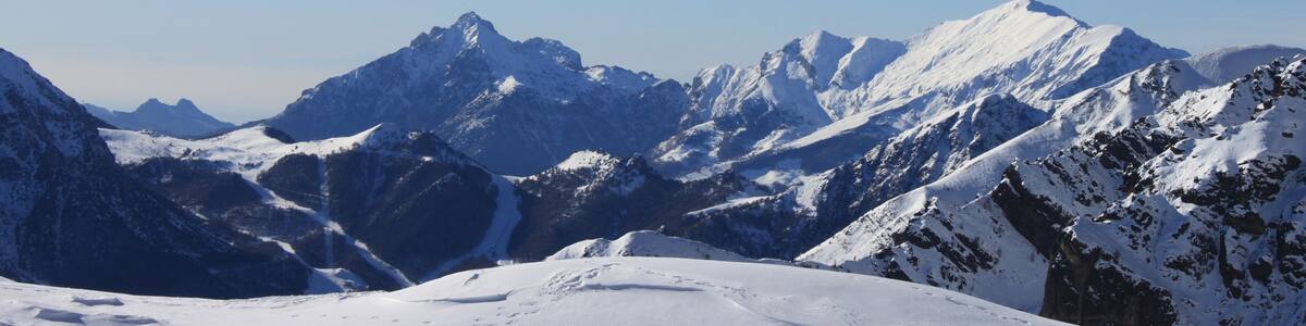 Photo "Le Grigne e Piani di Bobbio" by Pier B. (Creative Commons Attribution-Share Alike 3.0) / Cropped from original