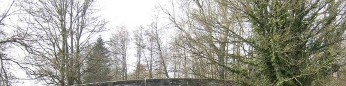 Photo "Quixhill Bridge The bridge was built in the early 19th century to replace a ford. It was on one of the salt routes from Nantwich to Derby via Ellastone." by Ian Calderwood (Creative Commons Attribution-Share Alike 2.0) / Cropped from original