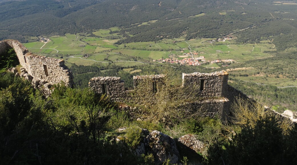 Photo "Chateau de Peyrepertuse" by Kormin (CC BY-SA) / Cropped from original
