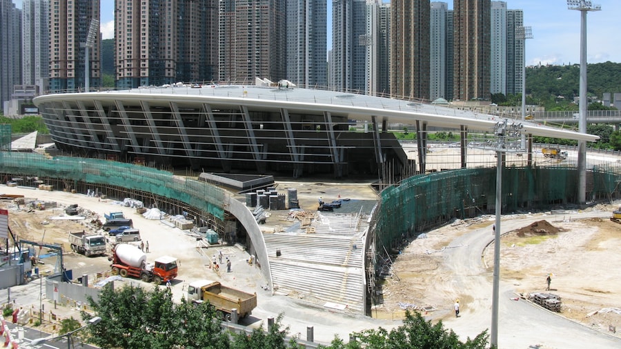 Photo "Tseung Kwan O Sports Ground under construction" by Baycrest (Creative Commons Attribution-Share Alike 2.5) / Cropped from original