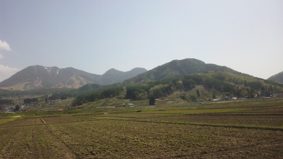 Mount Kosha (left) and Kjjimadaira sky resort seen from the North.
