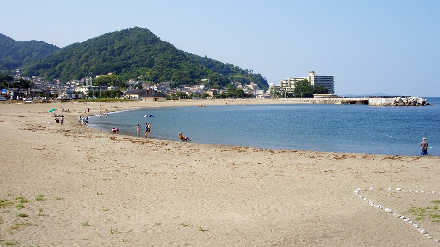 Photo "Nagahama Beach in Atami City, Shizuoka Prefecture, Japan." by undefined () / Cropped from original