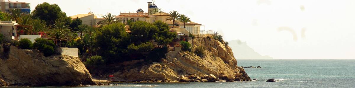 Photo "® ┼ M.D. EL CAMPELLO CALA AMERADOR_VISTAS" by Concepcion AMAT ORTA… (Creative Commons Attribution 3.0) / Cropped from original