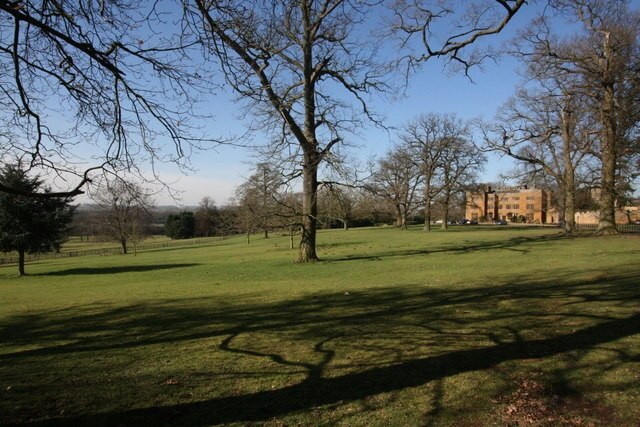 Foto “Brockhall” tomada por Burgess Von Thunen (CC BY-SA); recorte de la original