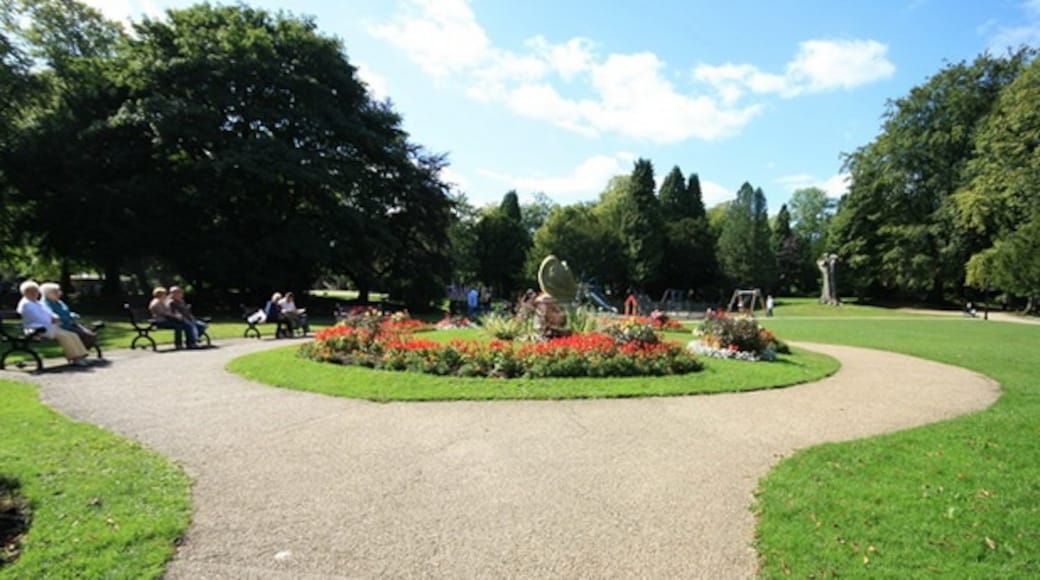 Foto „Pavilion Gardens“ von Bob Jenkins (CC BY-SA)/zugeschnittenes Original